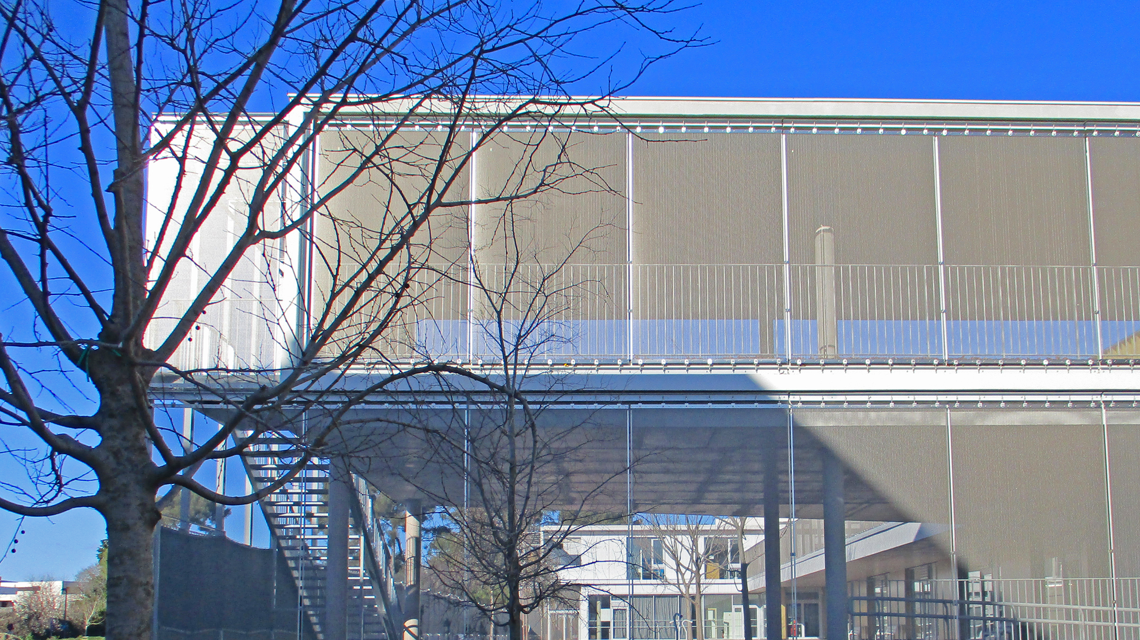 Façades école Germain Richier Montpellier maille métallique câblée inox SATURN www.maillemetaldesign.fr
