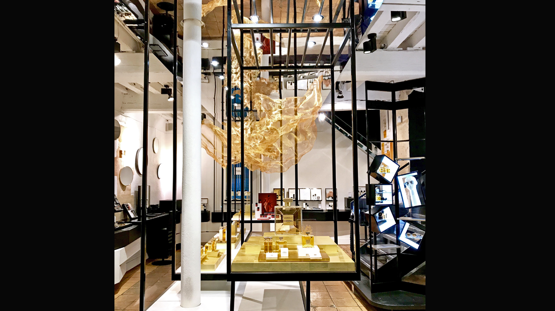 maille métallique fine inox cuivre design et architecture intérieure chanel www.maillemetaldesign.fr