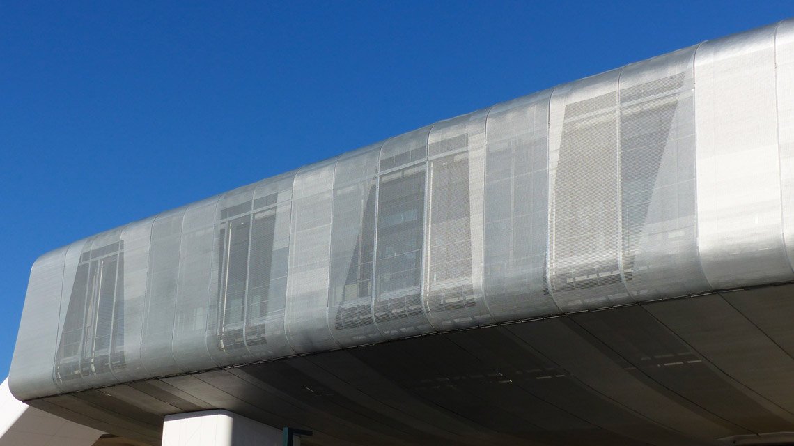 Enveloppe en maille métallique projet métro de Rennes mailles métalliques spiralées inox www.maillemetaldesign.fr - <p>Enveloppe en maille métallique projet métro de Rennes mailles métalliques spiralées inox <a href=