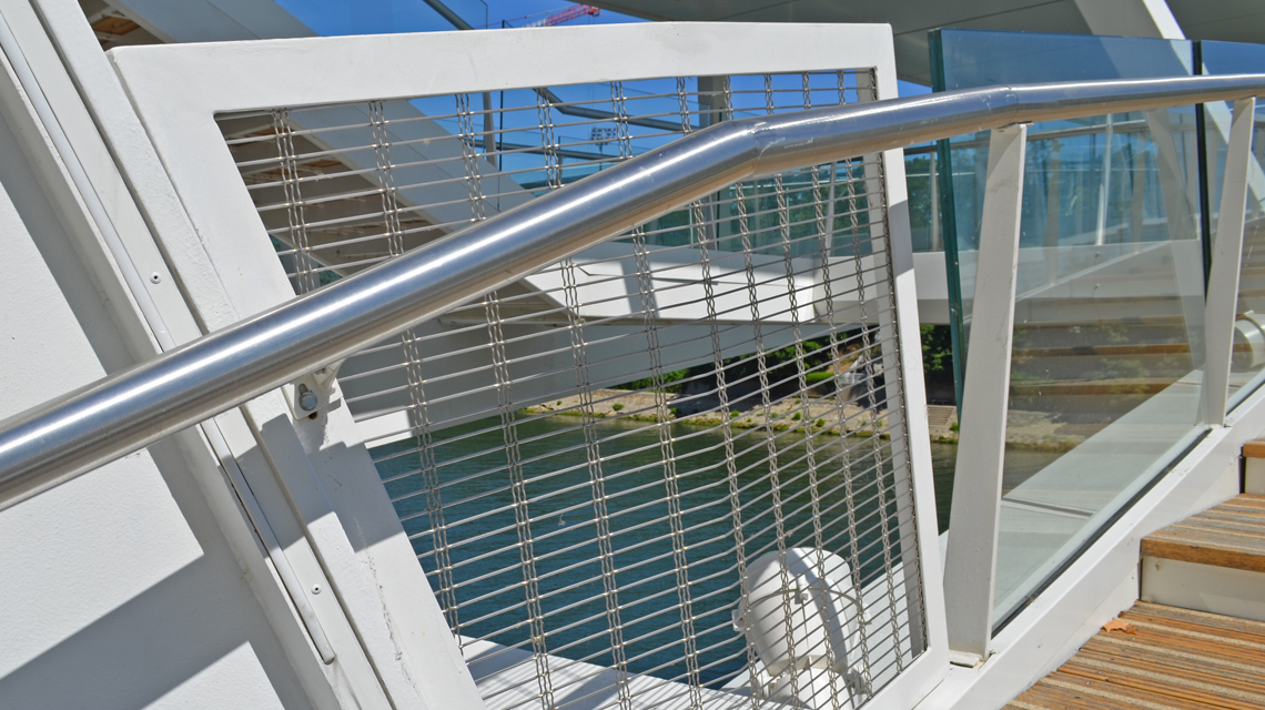 Passerelle Puteaux maille métallique inox SCORPIO P04010 www.maillemetaldesign.fr