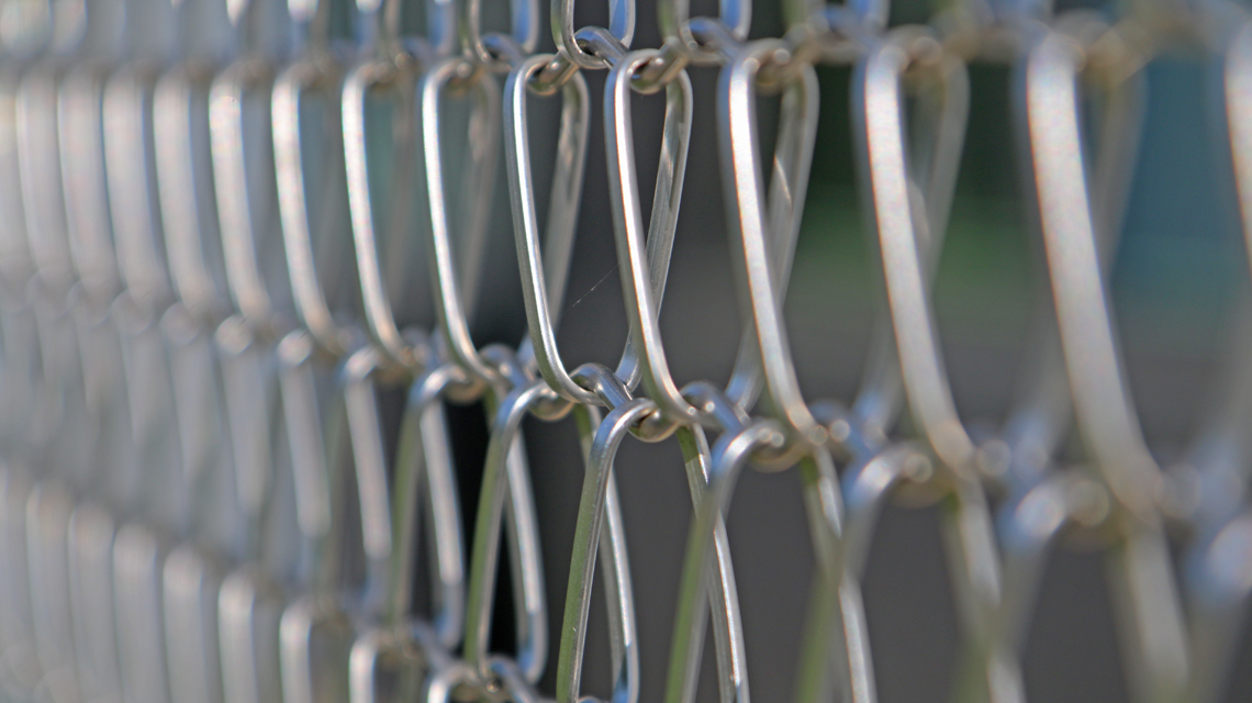 Façade en maille métallique inox CODERCH - @maillemetaldesign