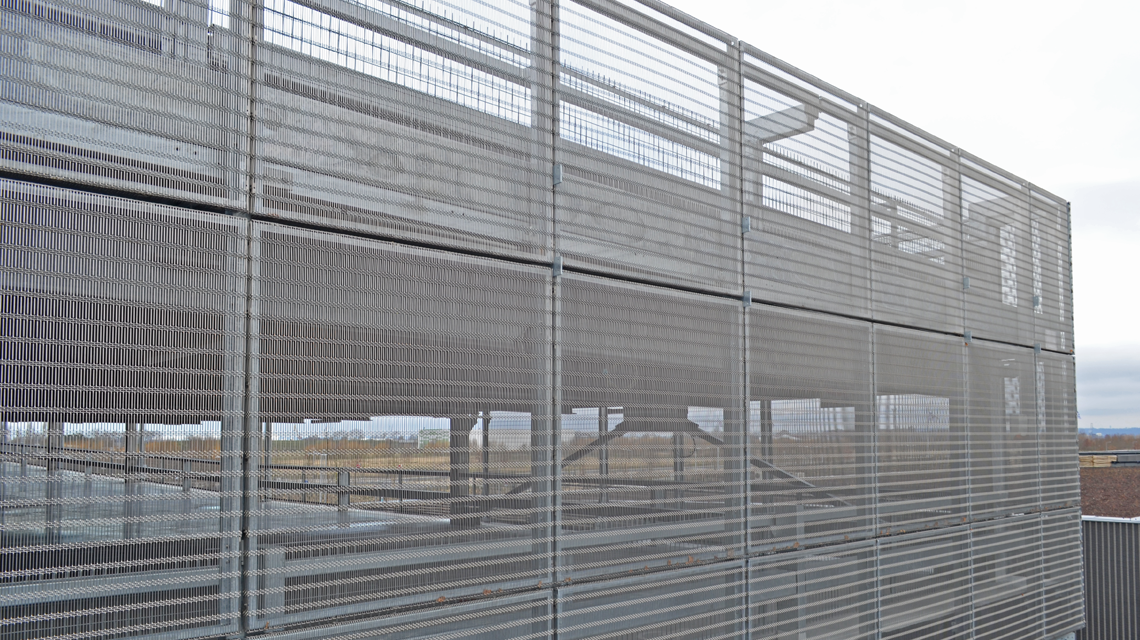 Parking du Centre Commercial des 7 Collines - maille métallique inox SCORPIO www.maillemetaldesign.fr
