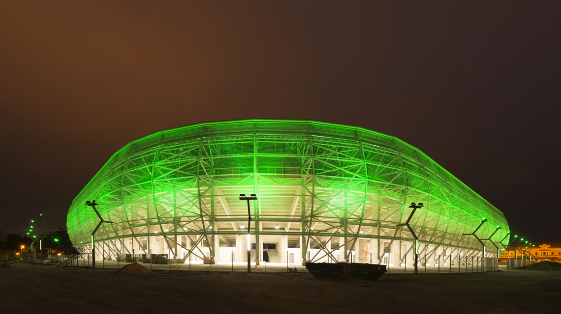 Stade FTC Budapest façades en maille métallique spiralée inox EIFFEL40100 www.maillemetaldesign.fr