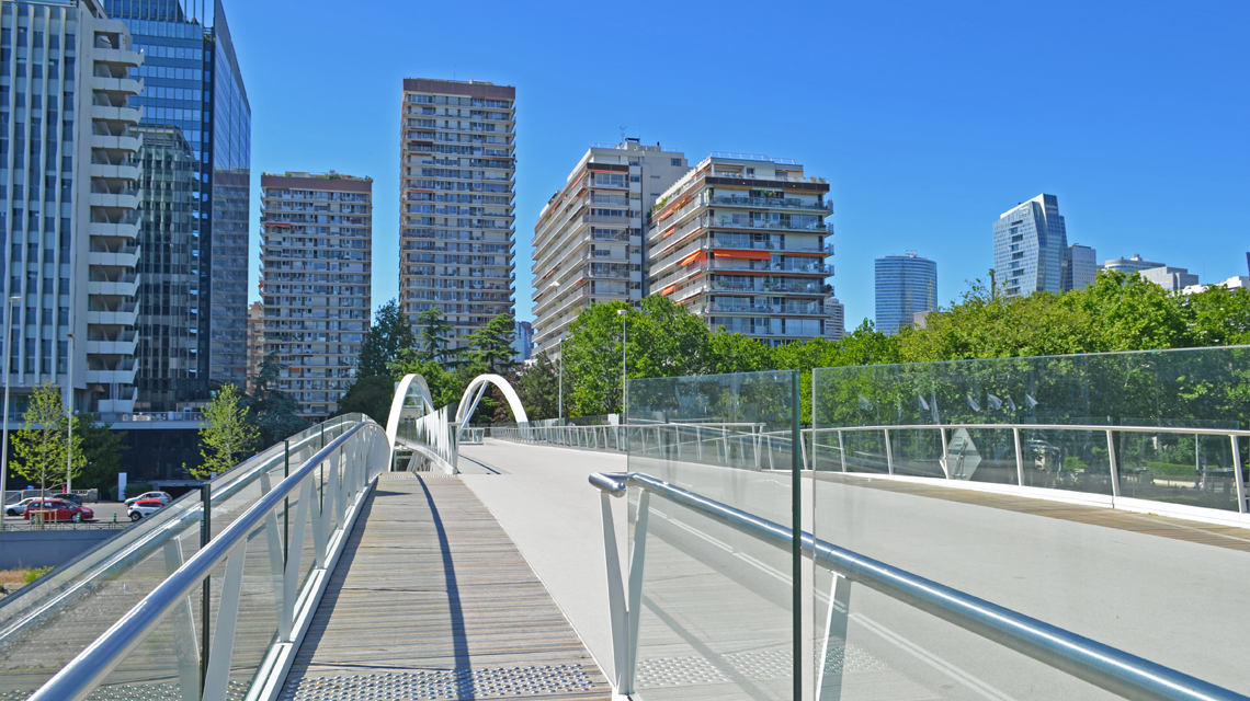 Passerelle Puteaux maille métallique inox SCORPIO P04010 www.maillemetaldesign.fr