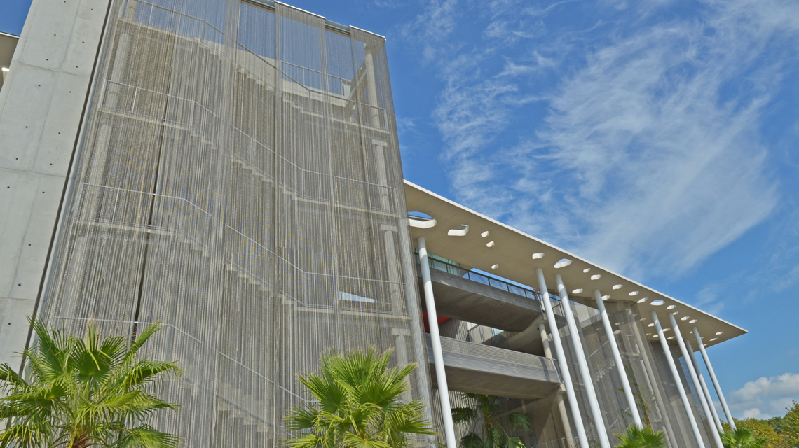 façade en maille métallique spiralée inox sur mesure fac de médecine montpellier @maillemetaldesign - <p>façade en maille métallique spiralée inox sur mesure fac de médecine montpellier @maillemetaldesign</p>