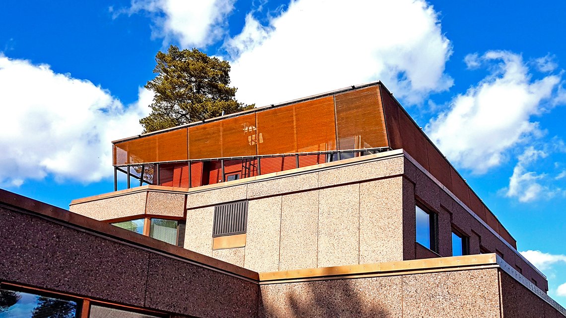 Façade maille métallique cuivre MIES Finlande www.maillemetaldesign.fr