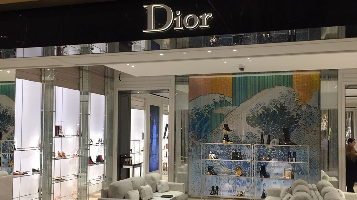 Séparateur d'espaces chaînes à maillons aluminium kriska DIOR www.maillemetaldesign.fr