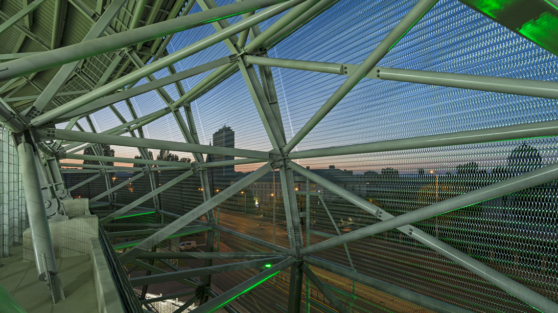 Stade FTC Budapest façades en maille métallique spiralée inox EIFFEL40100 www.maillemetaldesign.fr
