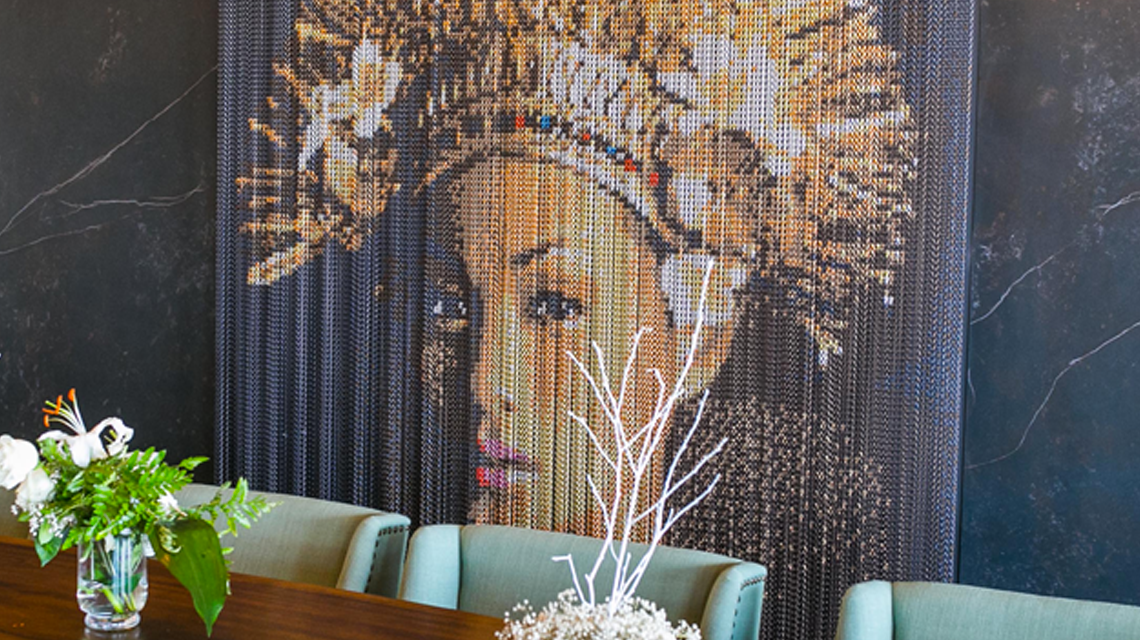 Toile décorative en chaînes à maillons aluminium Kriskadecor www.maillemetaldesign.fr