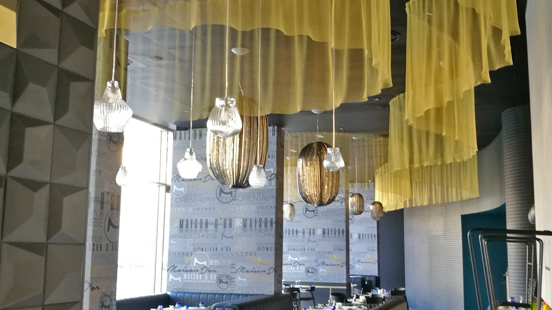 maille métallique plafond restaurant architecture et design sur mesure M&M Laiton www.maillemetaldesign.fr  - <p>maille métallique plafond restaurant architecture et design sur mesure M&M Laiton <a href=