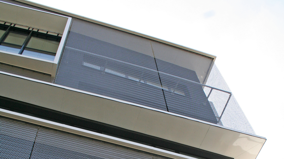 Façade double peau résille métallique EIFFEL40100 acier inox www.maillemetaldesign.fr