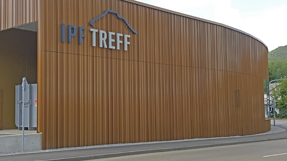 Façade en tôle préformée perforée wellTEC® centre commercial allemagne www.maillemetaldesign.fr