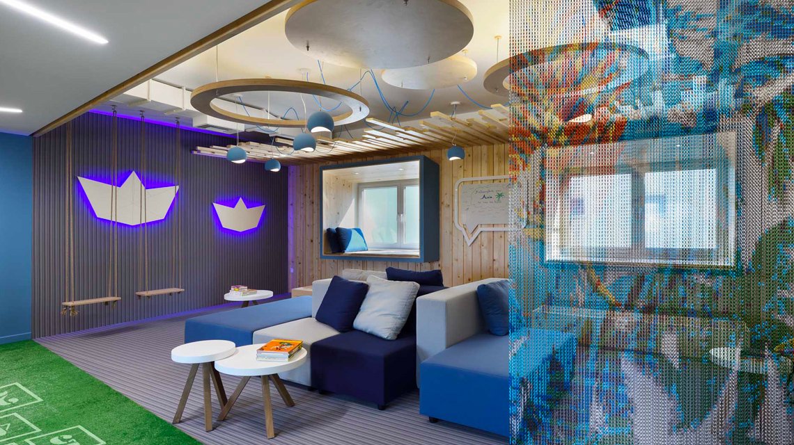 Séparateur d'espaces bureaux chaînes à maillons aluminium imprimées kriskadecor - <p>Séparateur d’espaces bureaux chaînes à maillons aluminium imprimées kriskadecor</p>