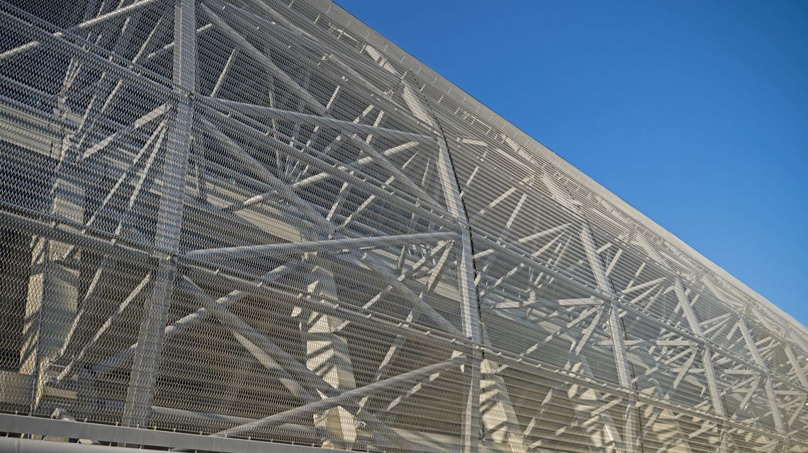 Stade FTC Budapest façades maille métallique spiralée acier inoxydable EIFFEL40100 www.maillemetaldesign.fr