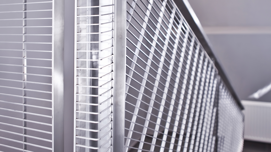 garde-corps maille métallique inox grille électro-soudée slot RADIUS architecture intérieure www.maillemetaldesign.fr