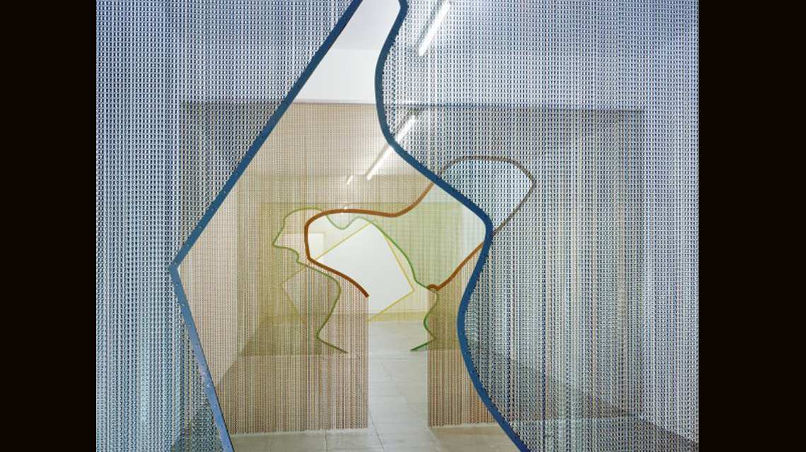 Cloisons en chaînes à maillons aluminium kriska www.maillemetaldesign.fr