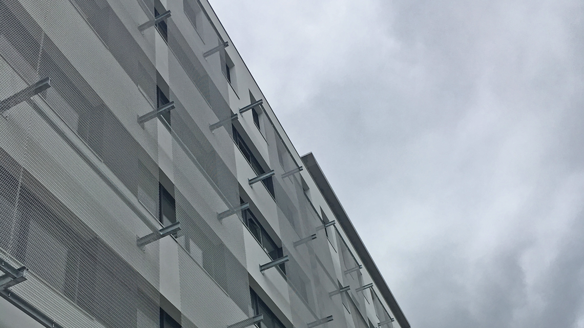 façade en résille métallique spiralée inox www.maillemetaldesign.fr - <p>façade en résille métallique spiralée inox <a href=