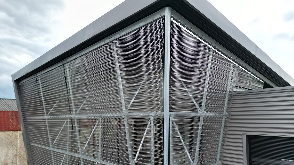 façade en maille métallique spiralée inox EIFFEL40100 @maillemetaldesign - <p>façade en maille métallique spiralée inox EIFFEL40100 @maillemetaldesign</p>