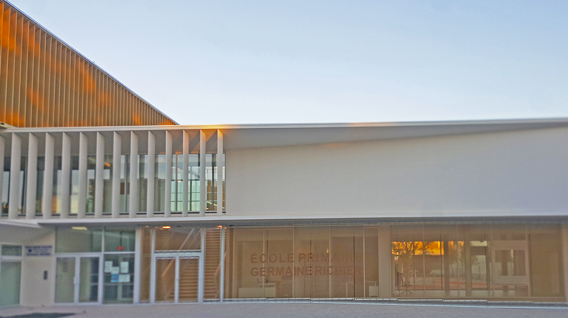 Façades école Germain Richier Montpellier maille métallique câblée inox SATURN www.maillemetaldesign.fr