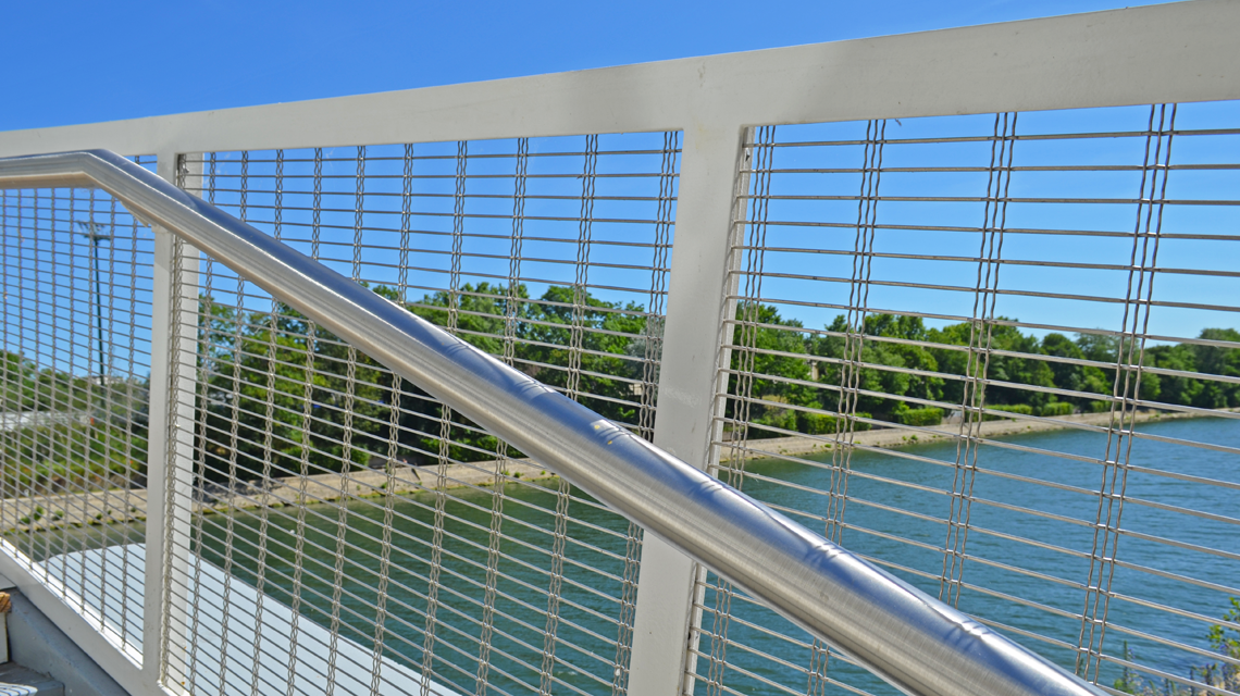 Passerelle Puteaux maille métallique inox SCORPIO P04010 www.maillemetaldesign.fr