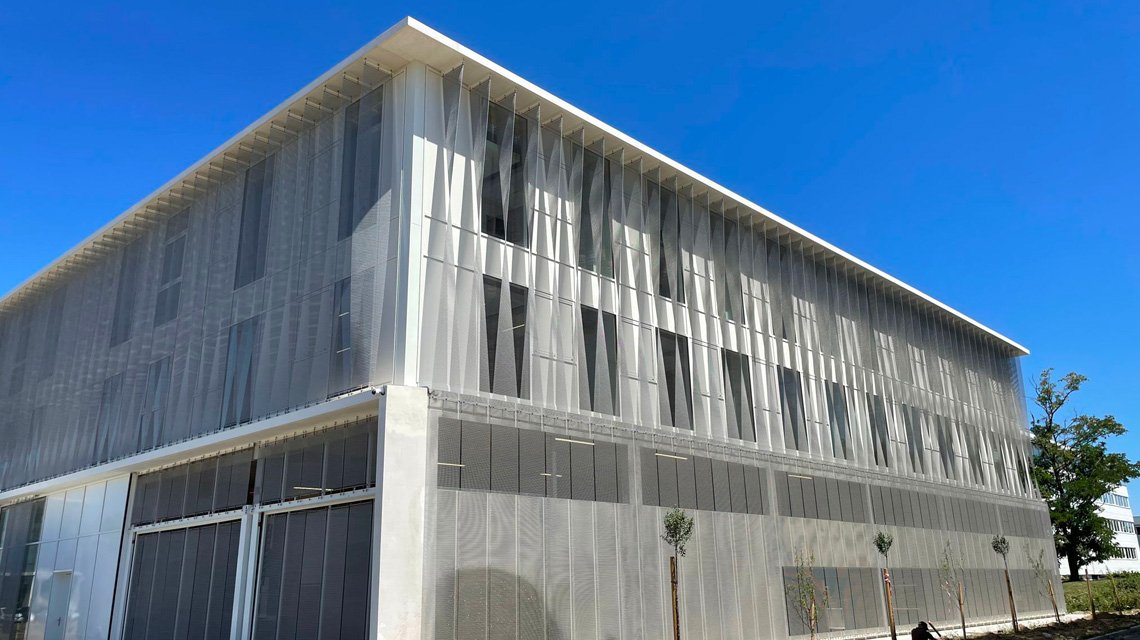 maille métallique MIES acier inoxydable en façade @maillemetaldesign - <p>maille métallique MIES acier inoxydable en façade @maillemetaldesign</p>