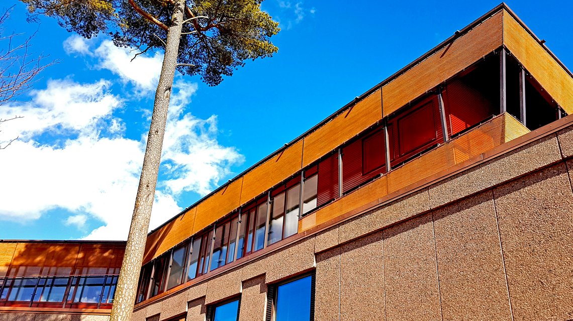 Façade maille métallique cuivre MIES Finlande architecture www.maillemetaldesign.fr