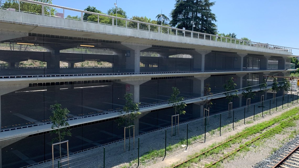 façade en maille métallique TORROJA R pour le parking de Thonon-les-Bains - <p>façade en maille métallique TORROJA R pour le parking de Thonon-les-Bains</p>
