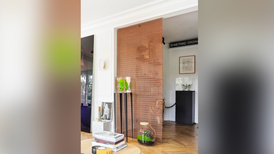 séparateur d'espaces maison paris maille métallique Coderch cuivre @maillemetaldesign - <p>séparateur d’espaces maison paris maille métallique Coderch cuivre @maillemetaldesign</p>