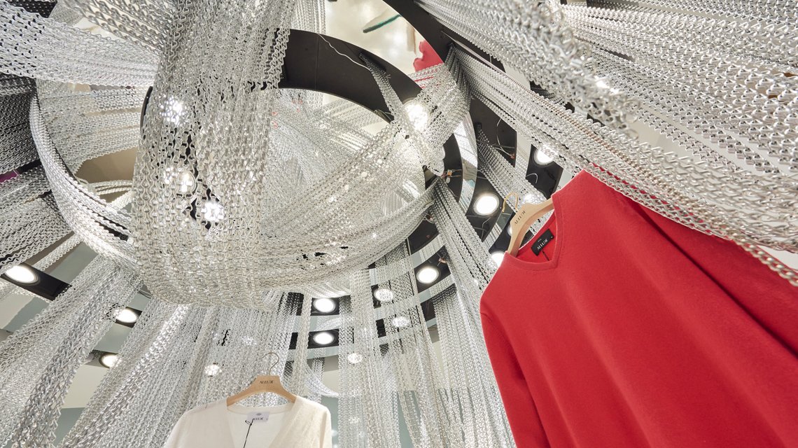 Luminaires en chaînes à maillons Kriskladecor aluminium anodisé brillant et satiné - <p>Luminaires en chaînes à maillons Kriskladecor aluminium anodisé brillant et satiné</p>
