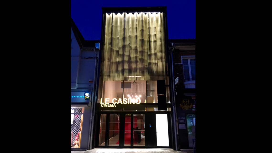Maille métallique MIES aluminium or @maillemetaldesign ©micheldenance photo  - <p>maille métallique façade architecture et design <a href=
