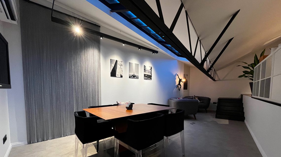 habillage mural en chaînes à maillons kriskadecor aluminium anodisé architecture d'intérieur @maillemetaldesign - <p>habillage mural en chaînes à maillons kriskadecor aluminium anodisé architecture d’intérieur @maillemetaldesign</p>