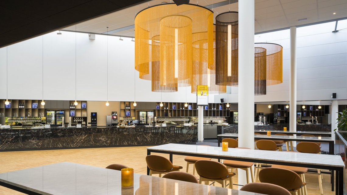 luminaires en chaînes à maillons aluminium kriskadecor pour ce théâtre - <p>luminaires en chaînes à maillons aluminium kriskadecor pour ce théâtre</p>